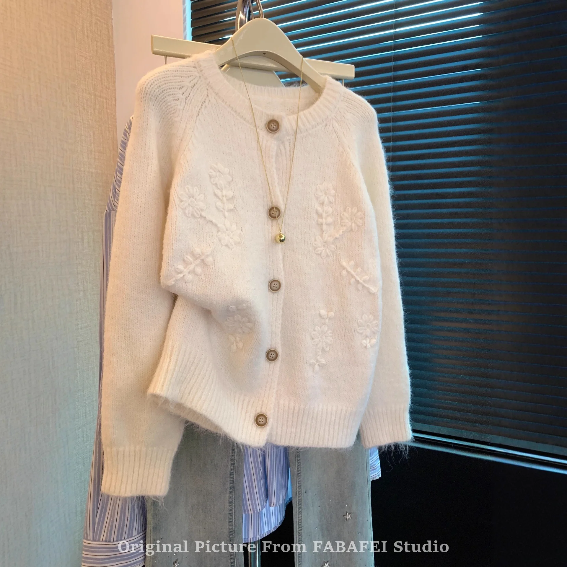 

Temperament Elegant Simple Personality Heavy Industry Hook 2025 Autumn and Winter New Soft Waxy Fleece Knitted Cardigan Jacket