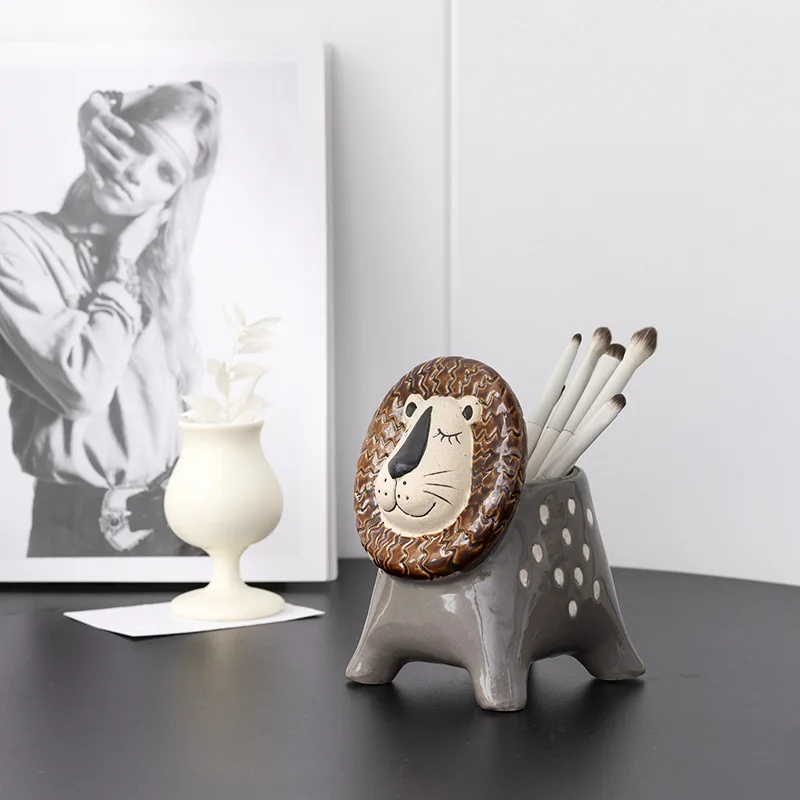 

Nordic Creative Ceramic Lion Ornament,Ceramic Flower Pot,Desktop Stationery,Makeup Brush Storage,Cute Cartoon Birthday Gift