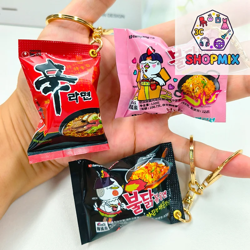 LLavero de fideos instantáneos de simulación en el teléfono, Mini aperitivos, colgante para bolso, llavero de coche, regalos para el Año Nuevo