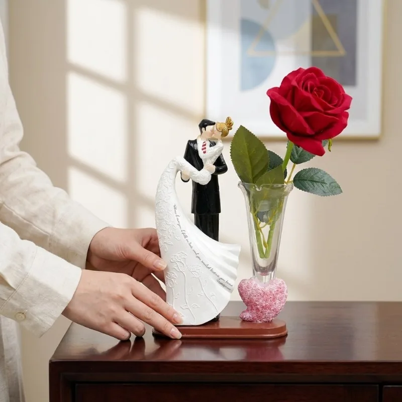 Resin Wedding Couple Sculpture with Artificial Rose Flower Vase Romantic Love Statue for Bedroom Living Room Decor Wedding Gift