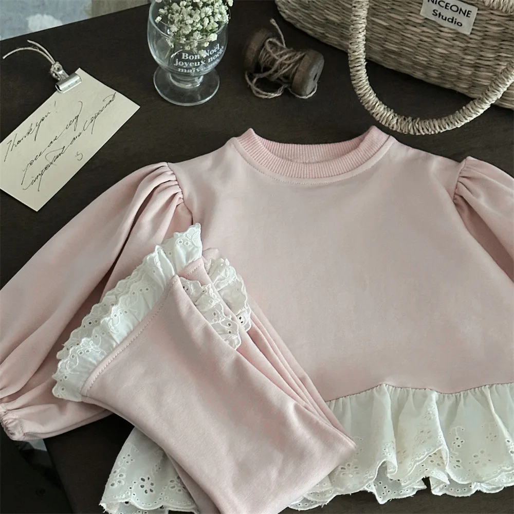 Abbigliamento per bambini Moda Casual Design Sense Set 2025 Primavera e autunno Nuove ragazze Felpa con cappuccio in pizzo e pantaloni a zampa d'elefante Set da due pezzi