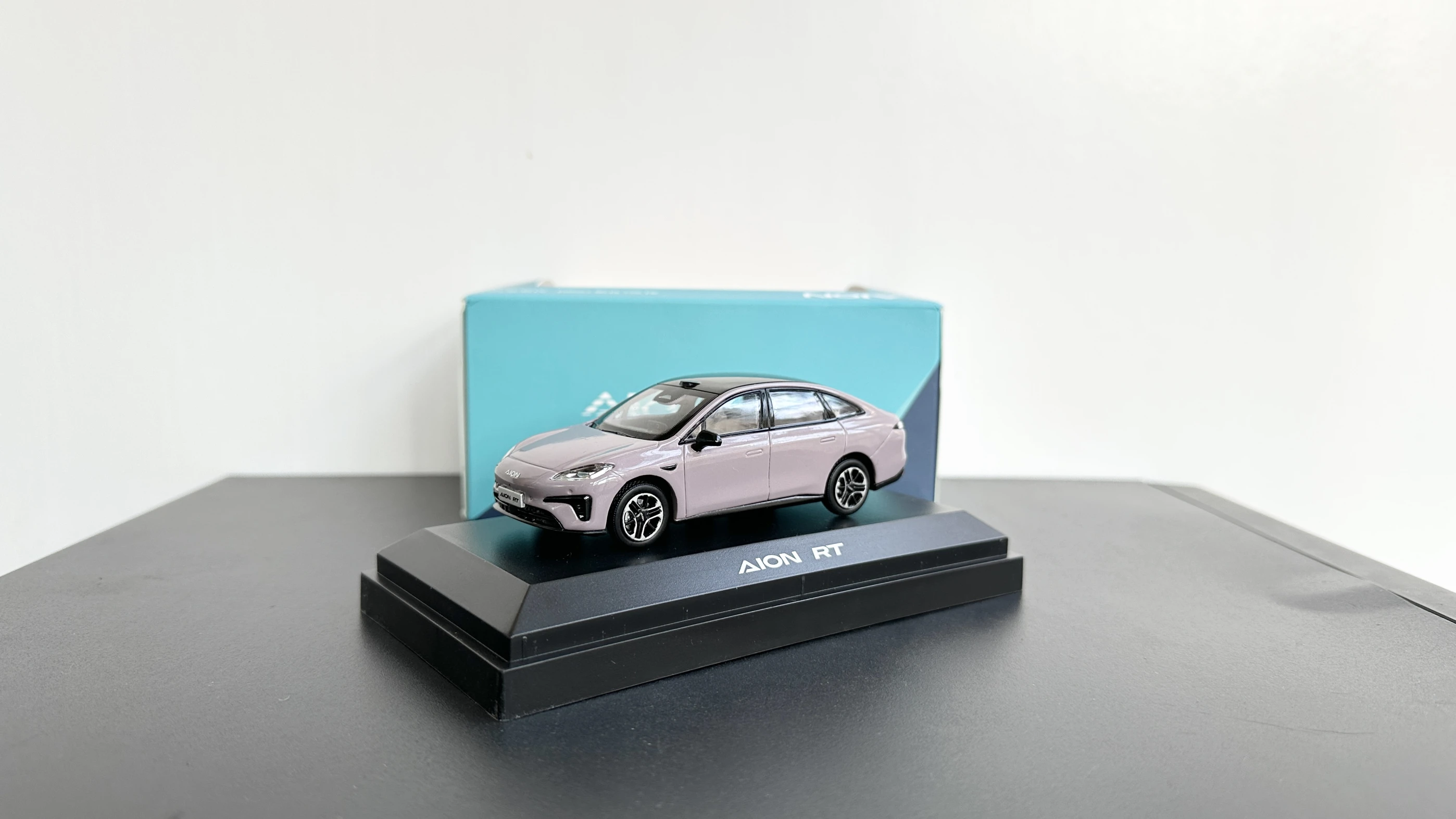 

1:43 оригинальная модель автомобиля Ai'an RT AION S, новая энергия, модель автомобиля из сплава, подарочная коллекция, орнамент