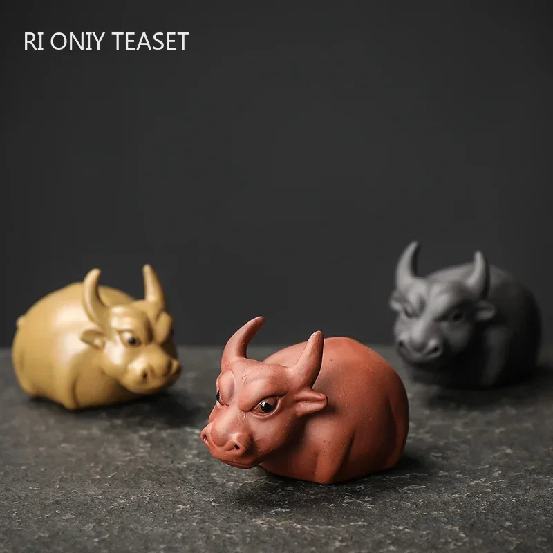 Yixing Purple Clay Tea Pet Fingertip Small Cow Statue Ornament Handmade Sculpture Crafts Desktop Decors Home Tea Set Decoration