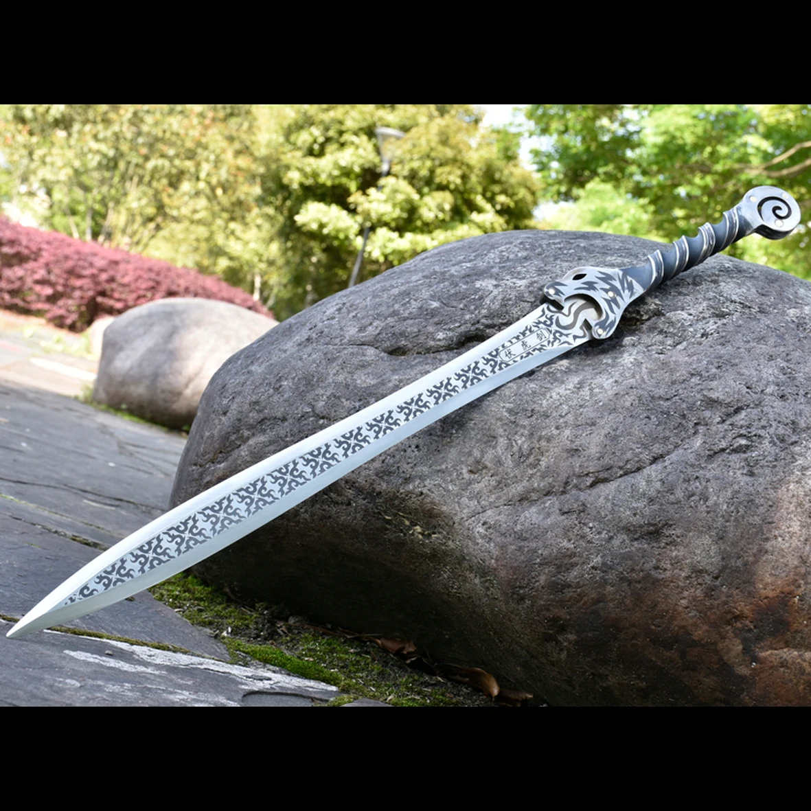 

75cm Medieval Nordic Viking warrior Sword full tang Sharp Tiger Crouching Stainless steel katana weapons Knight Fighting Battle