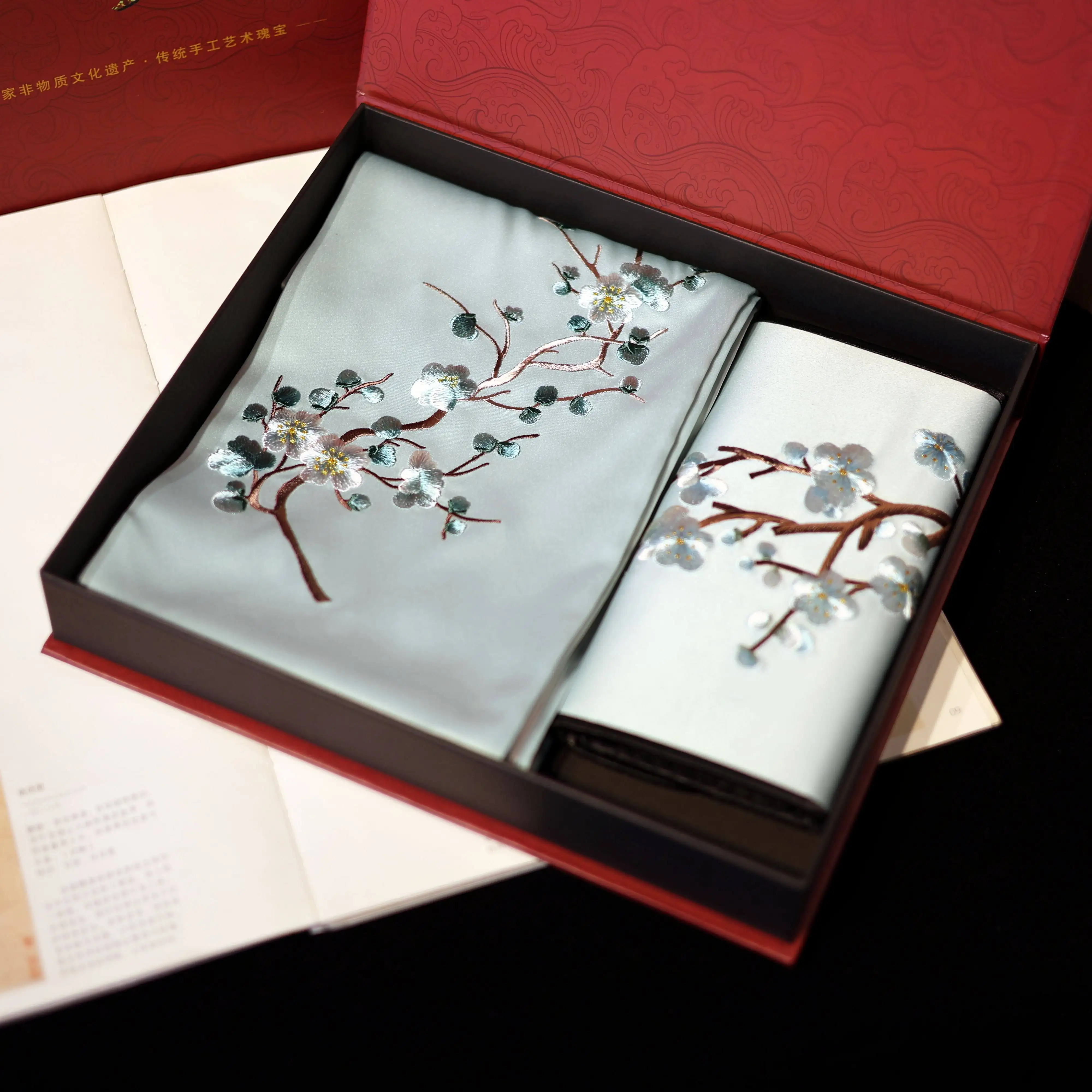 Handmade Embroidery Suzhou Embroidery Silk Scarf Silk Scarf Embroidery Wallet Card Holder Special Gift for Foreigners