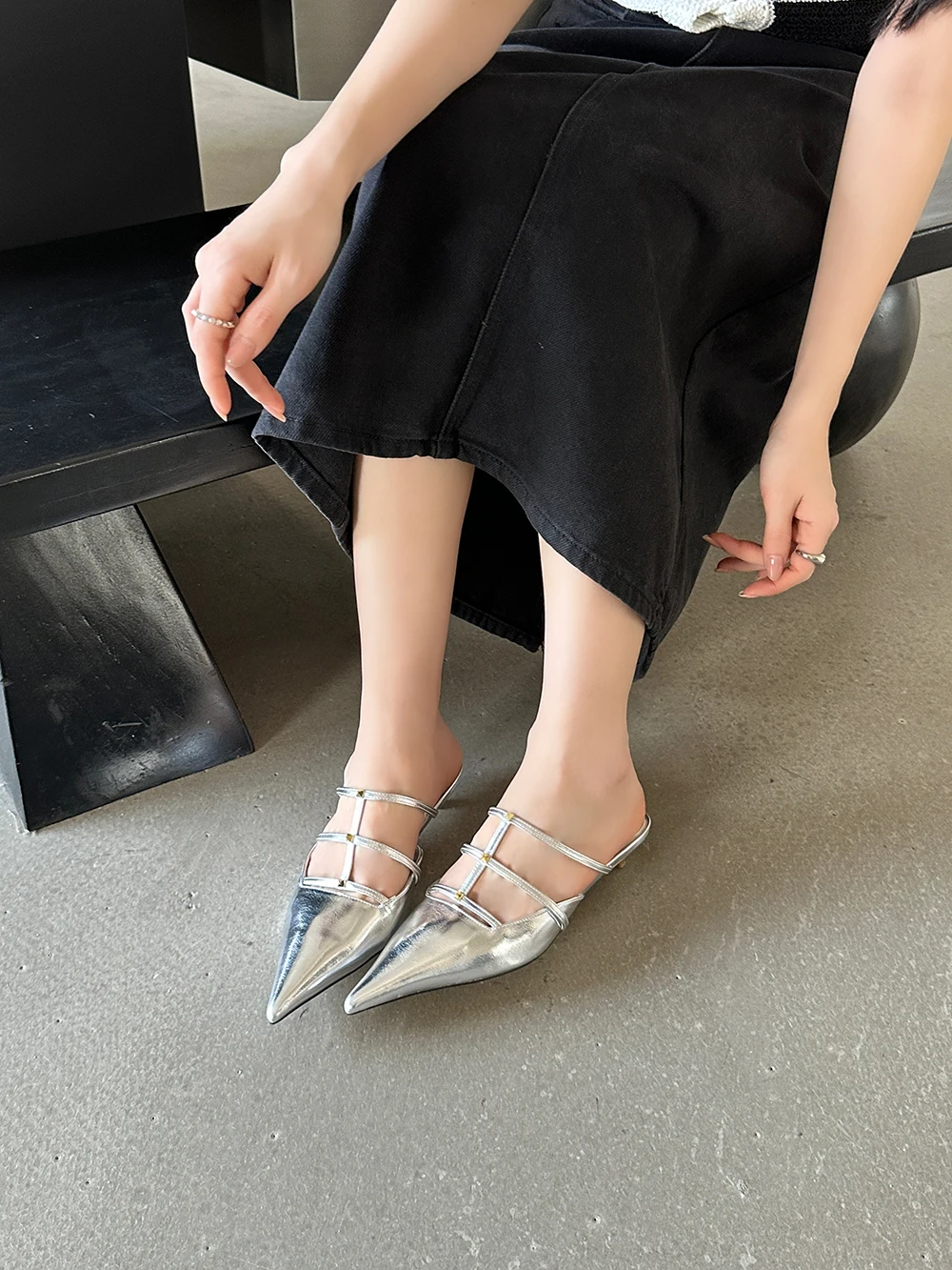 Fashion Women Slides Slippers Pointed Toe Summer Outside Mules Shoes Thin Mid Heels Black White Silver Gold Sandals Office Pumps