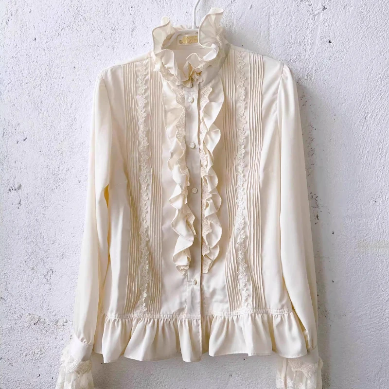 2025 خريف جديد الأبيض لوليتا قميص داخلي نسائي طويل الأكمام تصميم فرنسي الحلو كول الدانتيل مثير الجوف خارج قمصان فضفاضة السيدات