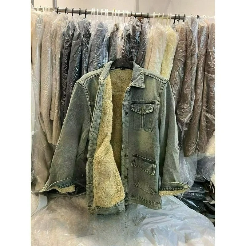 Touch of Nostalgic Fleece Thickening and Is Versatile  New Winter Fashion Multi-pocket Retro American Street Style Denim Jacket