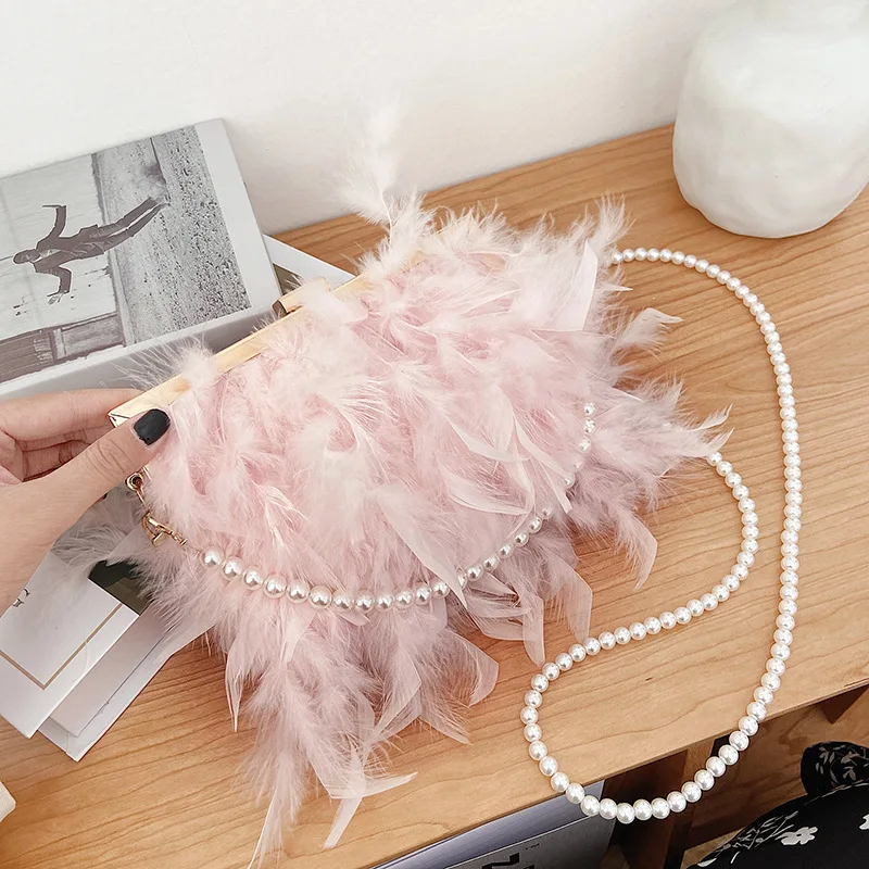 New Feathers Chain Shoulder Bag Hard-Surface Elegant Clutches Women Evening Party Purse Handle Clutch Bag Ladies Banquet Purse