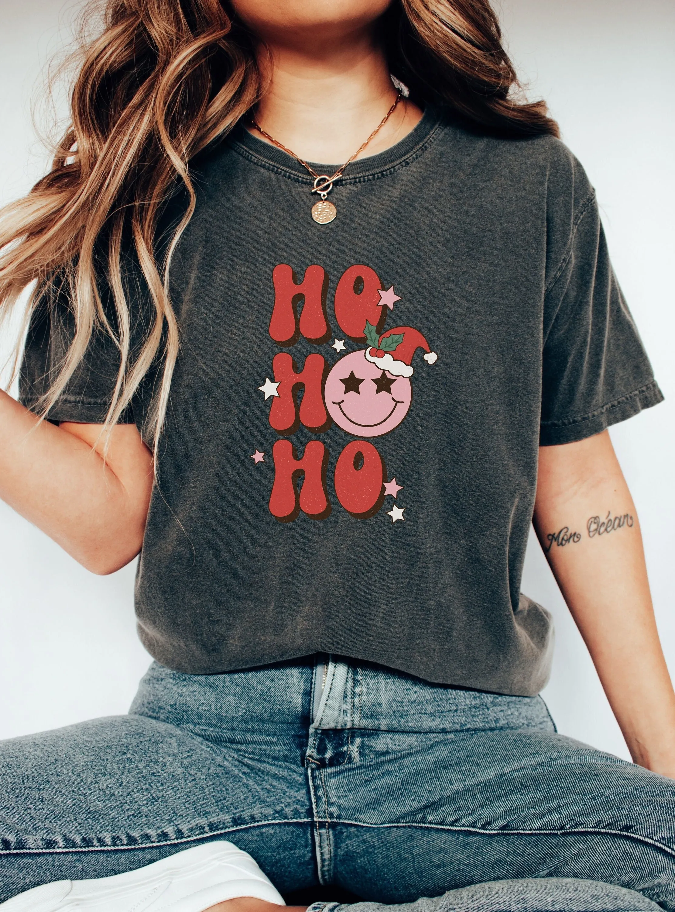 

Comfort Colors Christmas T Shirt Cute Vintage 70s 80s Groovy Holiday Retro Oversized Xmas Bestie