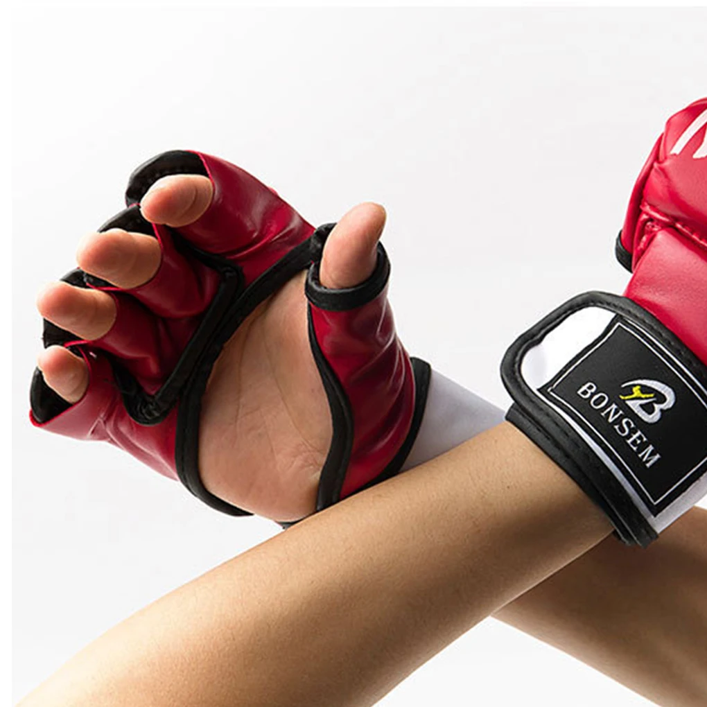 قفازات ملاكمة نصف إصبع قابلة للتعديل لأداء معزز، قفازات قتالية مصممة بشكل مريح للبالغين -10 أونصة باللون الأحمر