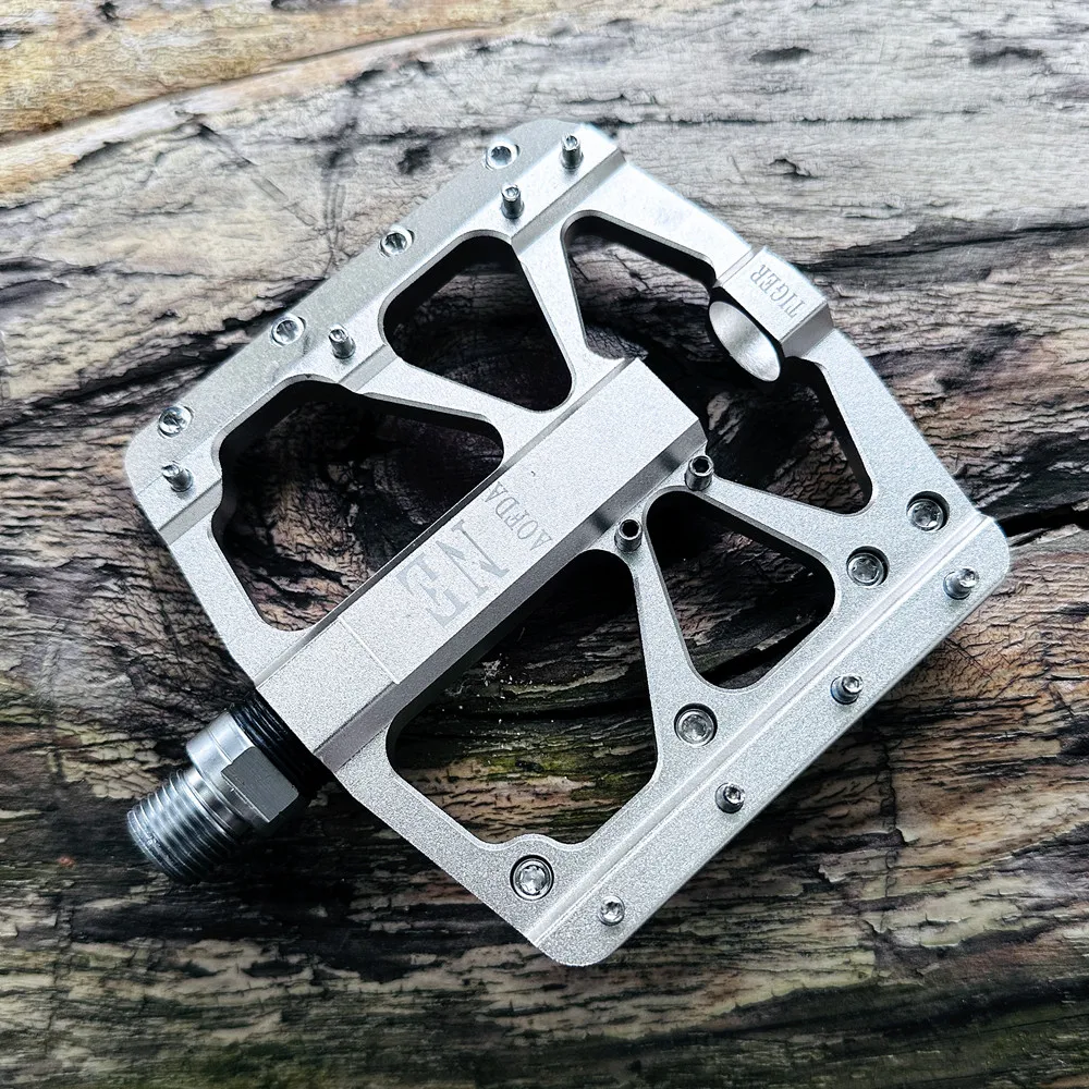 

Ultralight Mountain Bike Pedal Flat Wide Aluminum Alloy Lubrication Sealed 3 Bearings Anti-skid Mtb Bicycle Pedal Parts