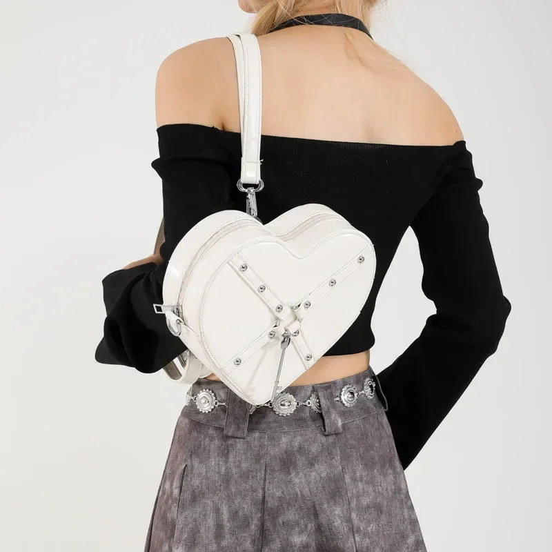2024 New High-end Cool Girl Style zaini da donna Fashion Design borse a forma di cuore Y2K borsa a tracolla multifunzionale da donna