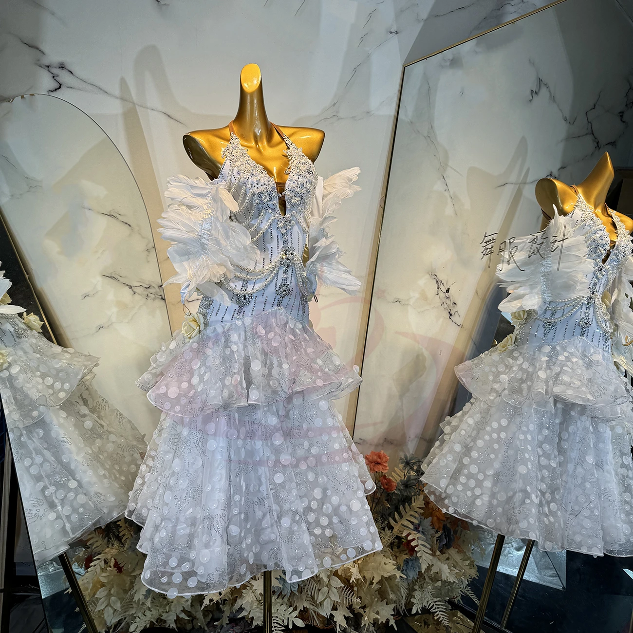

Latin Dance Costume, Rhinestone Women's High-end Custom Sequin Mesh, Multi-layer Cake Skirt, Samba Performance Dress