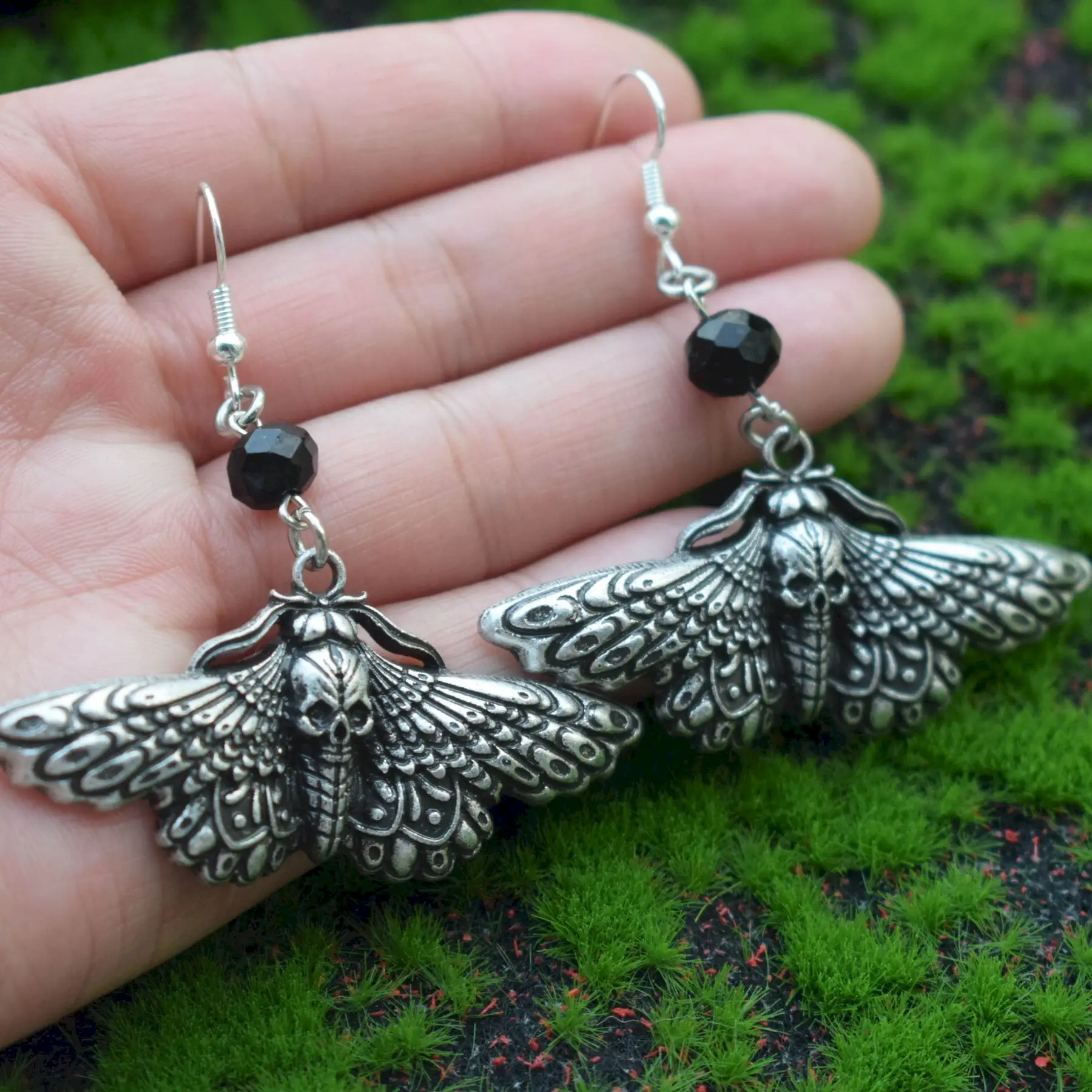 1 زوج حار بيع عالية الجودة ماجيك القوطية غامض الموت الهيكل العظمي العثة ريترو ستايل الكرتون فتاة سبيكة قلادة أقراط