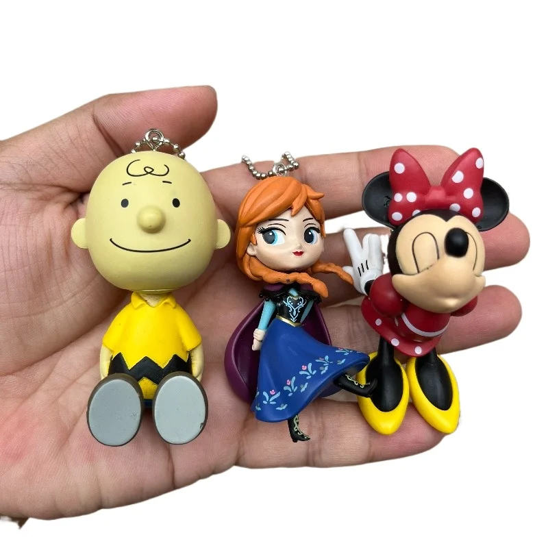 Authentieke Charlie Brown, Minnie en prinses Elsa-actiefiguren, perfect voor kinderverjaardagen en cadeaus.