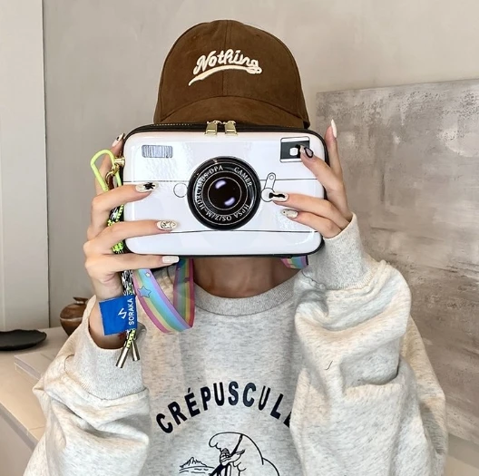 

Fresh and cute camera women's new style, versatile, personalized and creative mobile phone bag, high-end niche cross-body bag