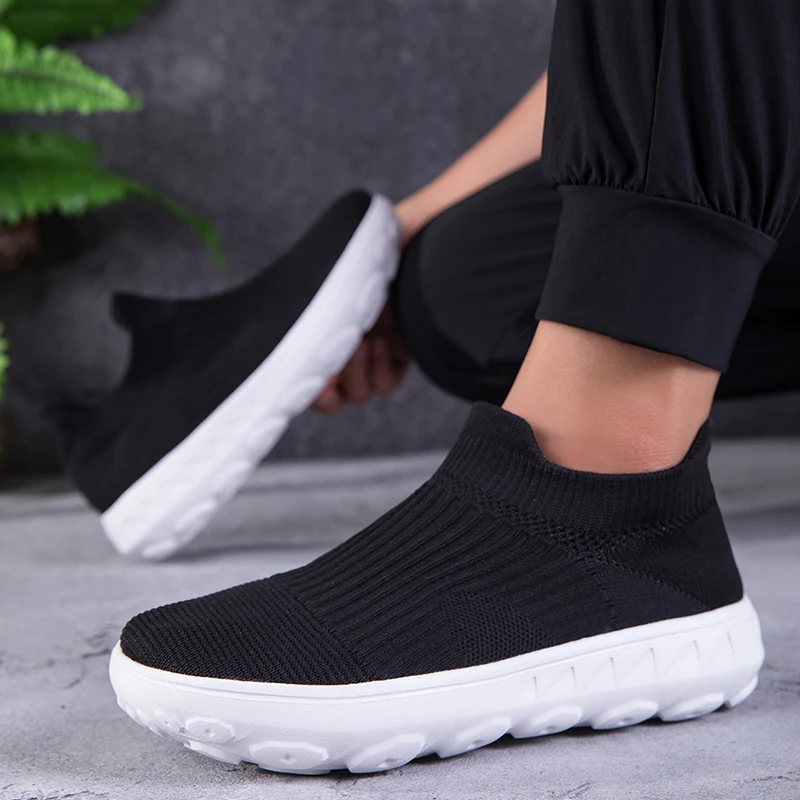 Zapatos informales transpirables para parejas, zapatos ligeros sin cordones para hombre, mocasines vulcanizados para exteriores, zapatillas planas cómodas para caminar