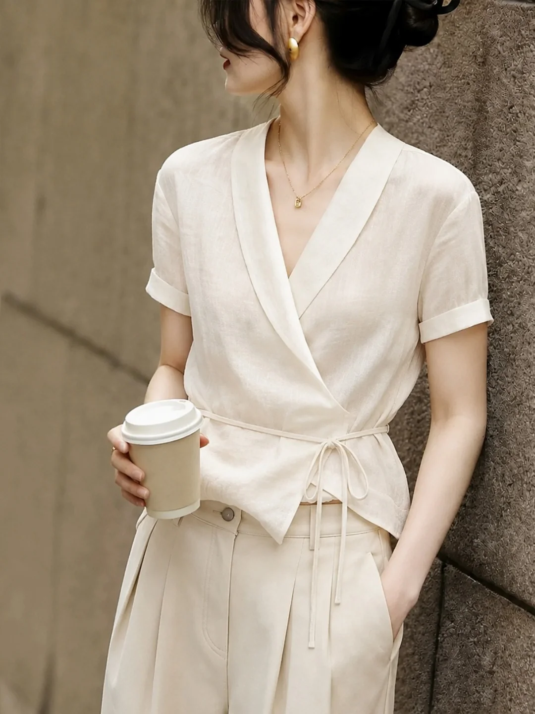 

Elegant V-Neck Short Sleeve Shirt Women's Fashionable Belted Waist Tie Detail Premium Quality Summer Top Korean Style Straigh...