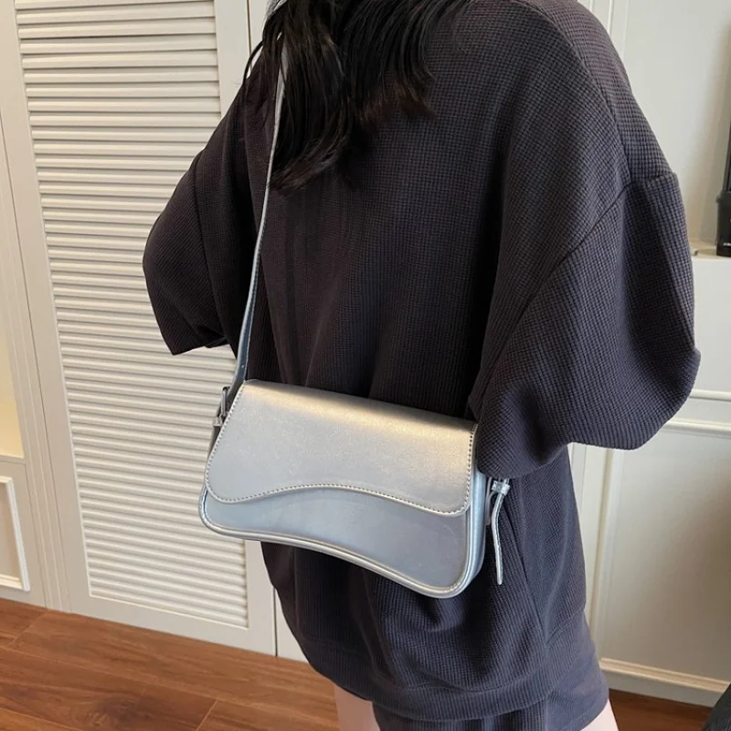 

Женская модная кожаная сумка через плечо с классическими деталями Paris и классическими вышивками, идеально подходящая для ежедневного использования ​