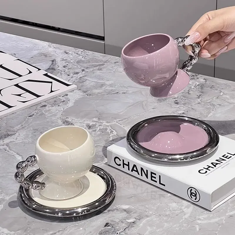 

Английская кофейная чашка для послеобеденного чая, блюдце, нежная керамическая белая фиолетовая кружка для пары, латте-арт, кофейная чашка, домашняя кружка для завтрака, подарки