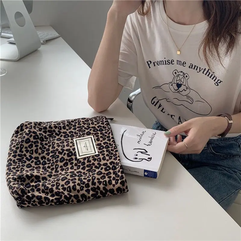 Vintage Leopard Canvas Clutches Women Zipper Makeup Cases Portable Travel Large Capacity Wash Bags Temperament Сумка Женская