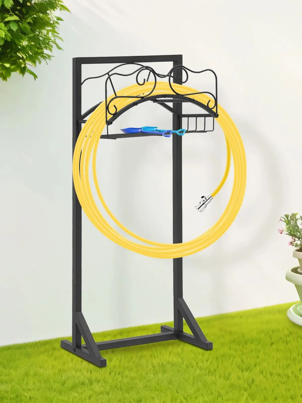 Robuster Gartenschlauchhalter aus Eisen mit Werkzeugablage, 50 Pfund Tragfähigkeit, rostbeständiger pulverbeschichteter Ständer, mobiler Wasserschlauchständer mit Rädern und Mehrzweck-Ablage für Rasen, Terrasse, Hinterhof. – Detail 2