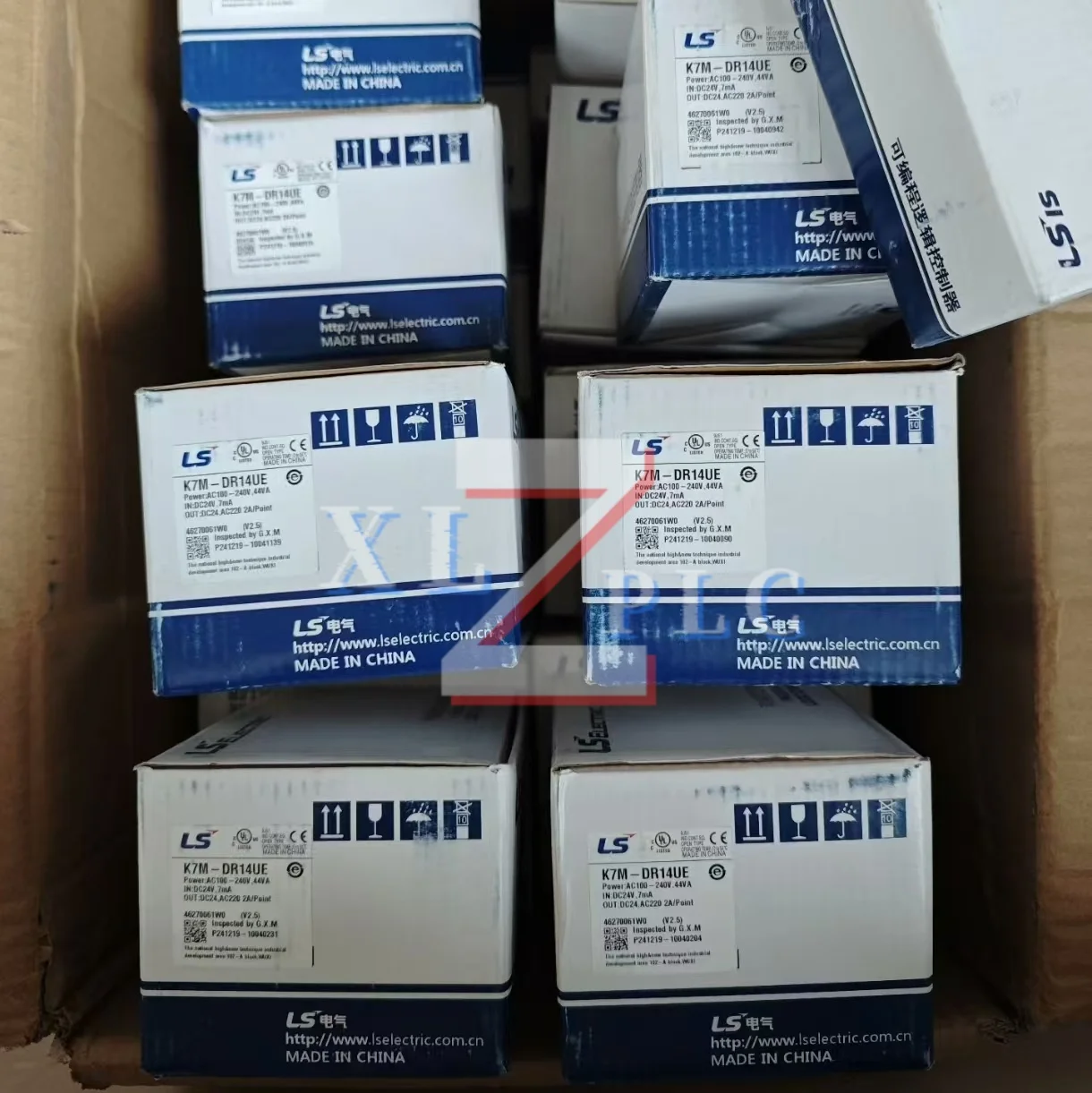 وحدة PLC أصلية جديدة K7M-DR30UE K7M-DR14UE