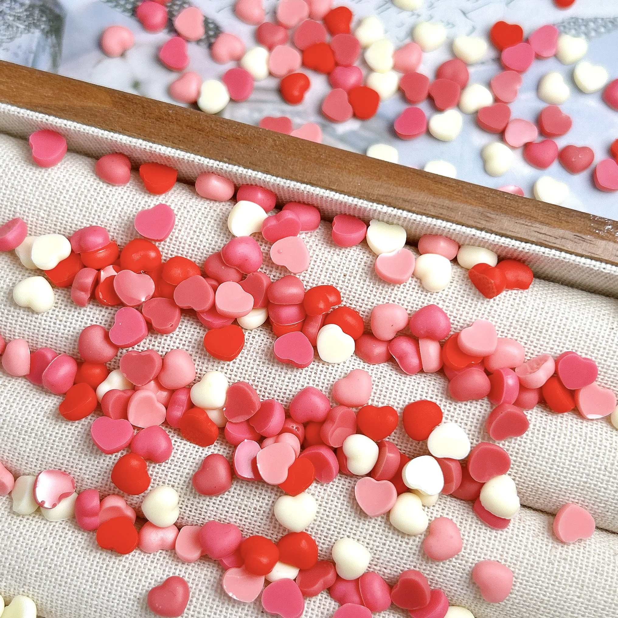 60개입 창의적인 통통한 평평한 바닥 레진 네일 아트 장식 3D 단색 달콤한 복숭아 하트 네일 참 DIY 네일 부품용