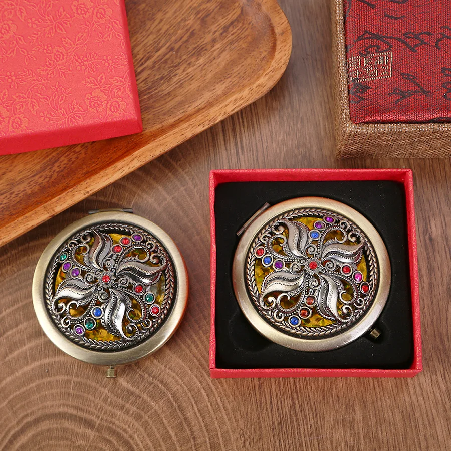 Round Compact Mirror Vintage - Style Mini Metal Makeup Mirror Women's Gift Pocket Folding Double-sided Makeup Mirror 7cm