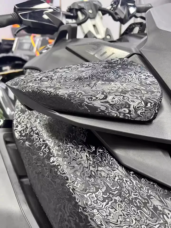 Involucro in vinile in fibra di carbonio forgiato nero per veicoli, motociclette, adesivi per auto con pellicola in carbonio a nido d'ape, fantasma cosmico