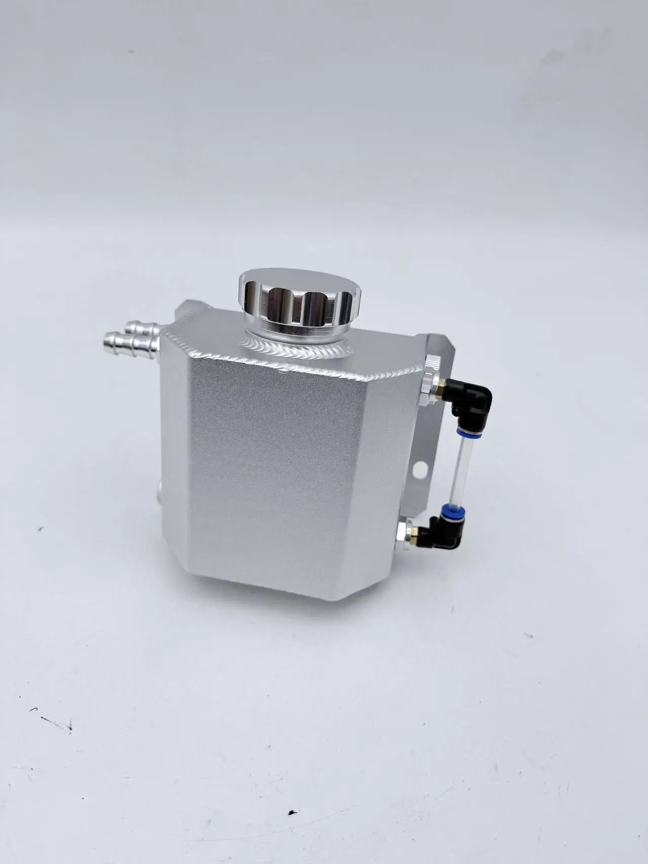 1L Universal Aluminum Oil Catch Can Tank, Baffled Oil Separator Reservoir Pot with Level Indicator for Car Engine Modification
