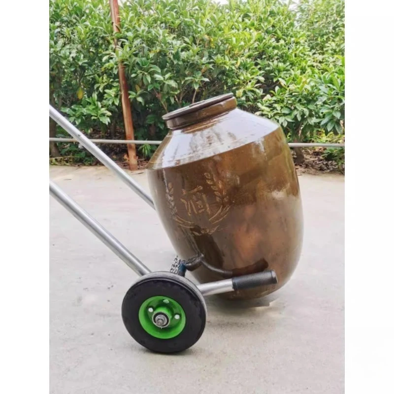 

Garden tools, green plants, potted plants, mobile car chassis, flower pots.