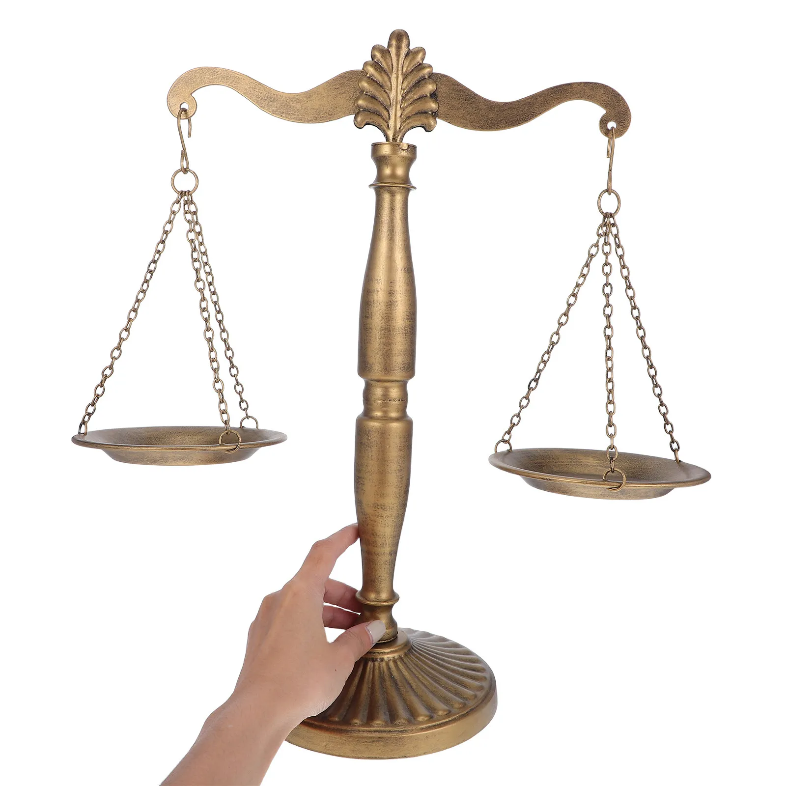 

Vintage Balance Scale Desk Ornament Handmade Iron Sculpture Retro Metal Statue Office Table Decorative Statue Lawyer Library