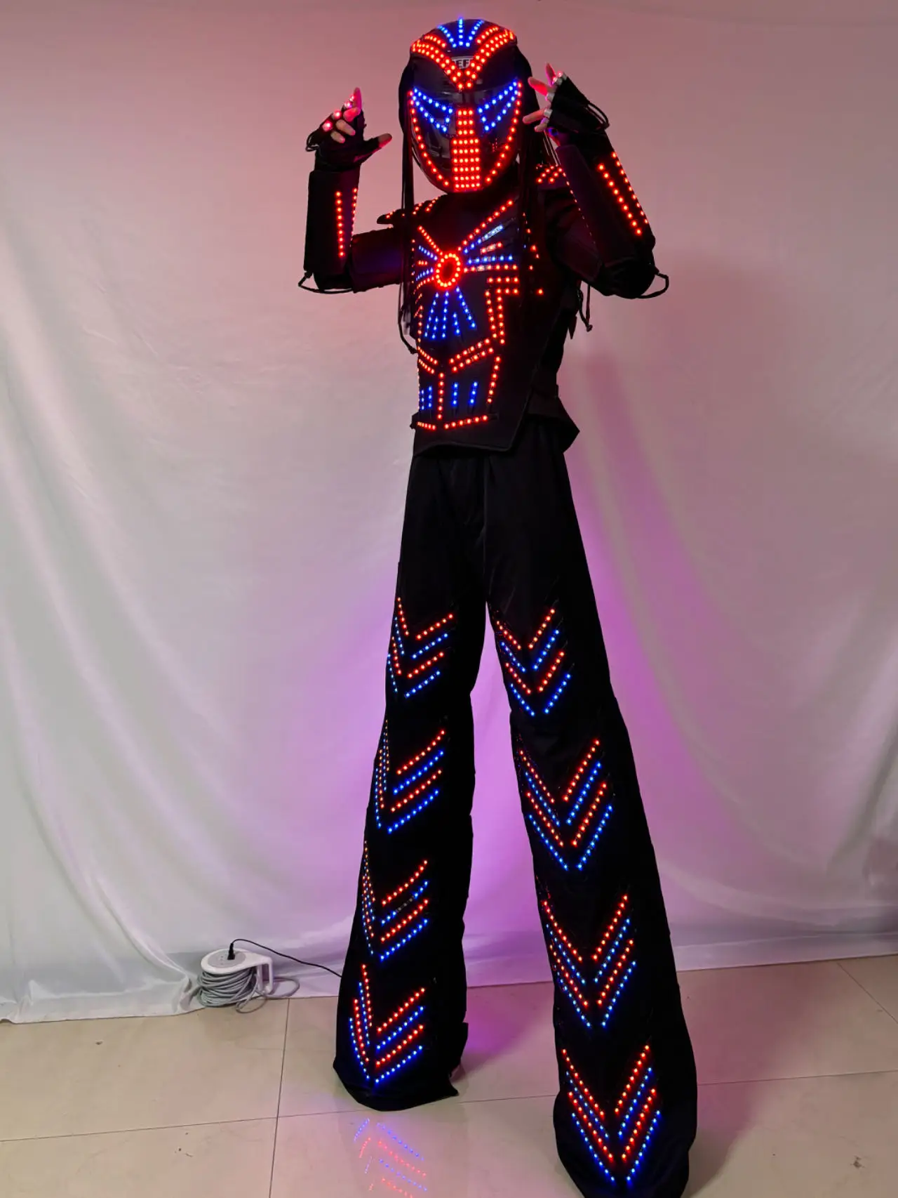 بدلة روبوت LED خوذة مضاءة مهرجان الموسيقى الإلكترونية DJ Show Dance لأداء الحفلات LED روبوت زي Stilt ووكر روبوت