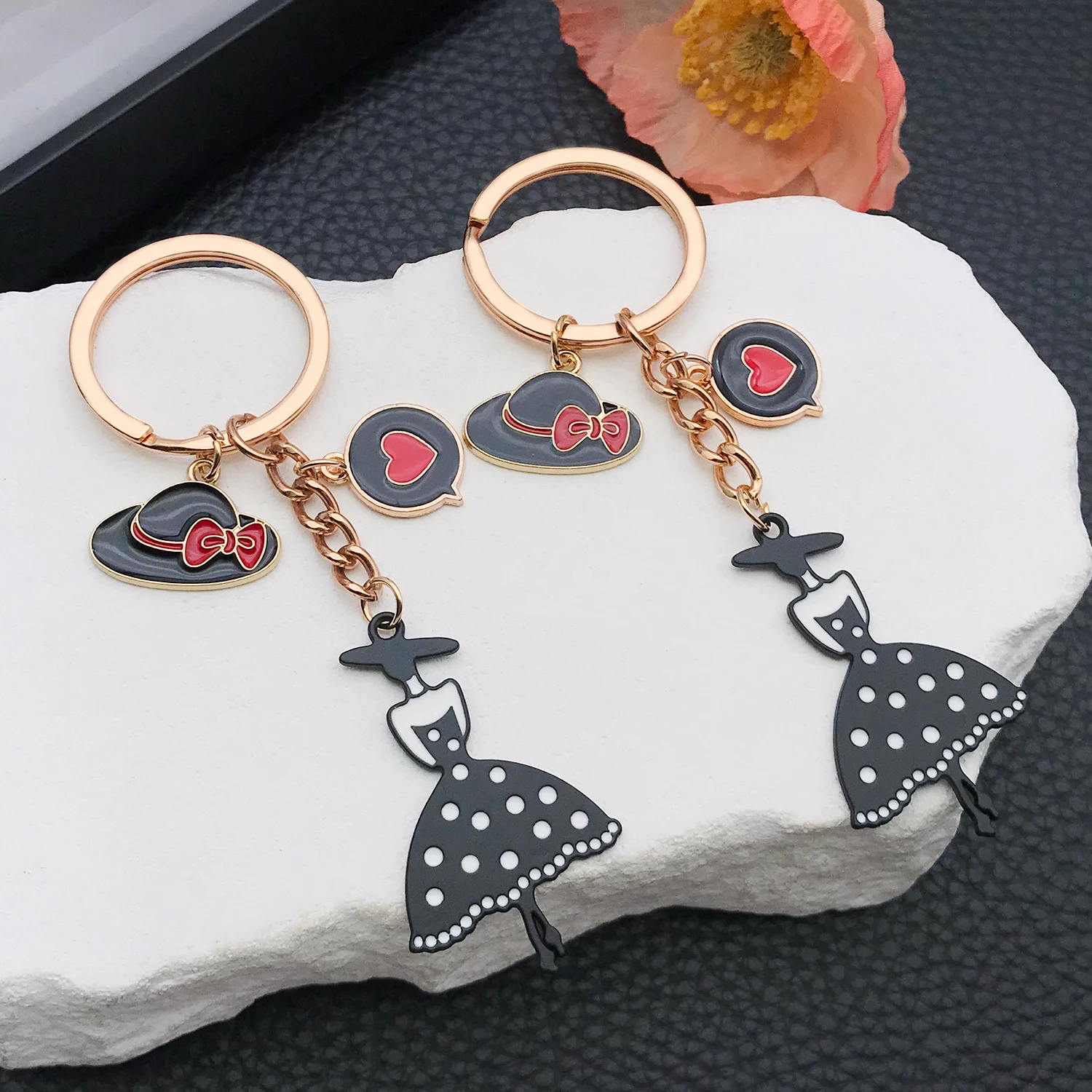 1 шт. Черная корона со стразами, губной помадой, сумкой, брелок на высоком каблуке, аксессуар для рюкзака, портмоне, кулон в подарок.