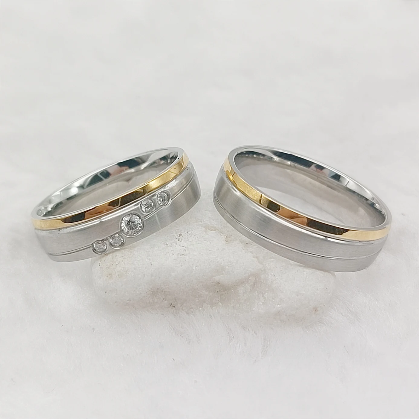 Two-Tone Golden Wedding Bands Classic Contrast Design Valentines Wedding Rings Sets For Couples Stainless Steel Jewellery