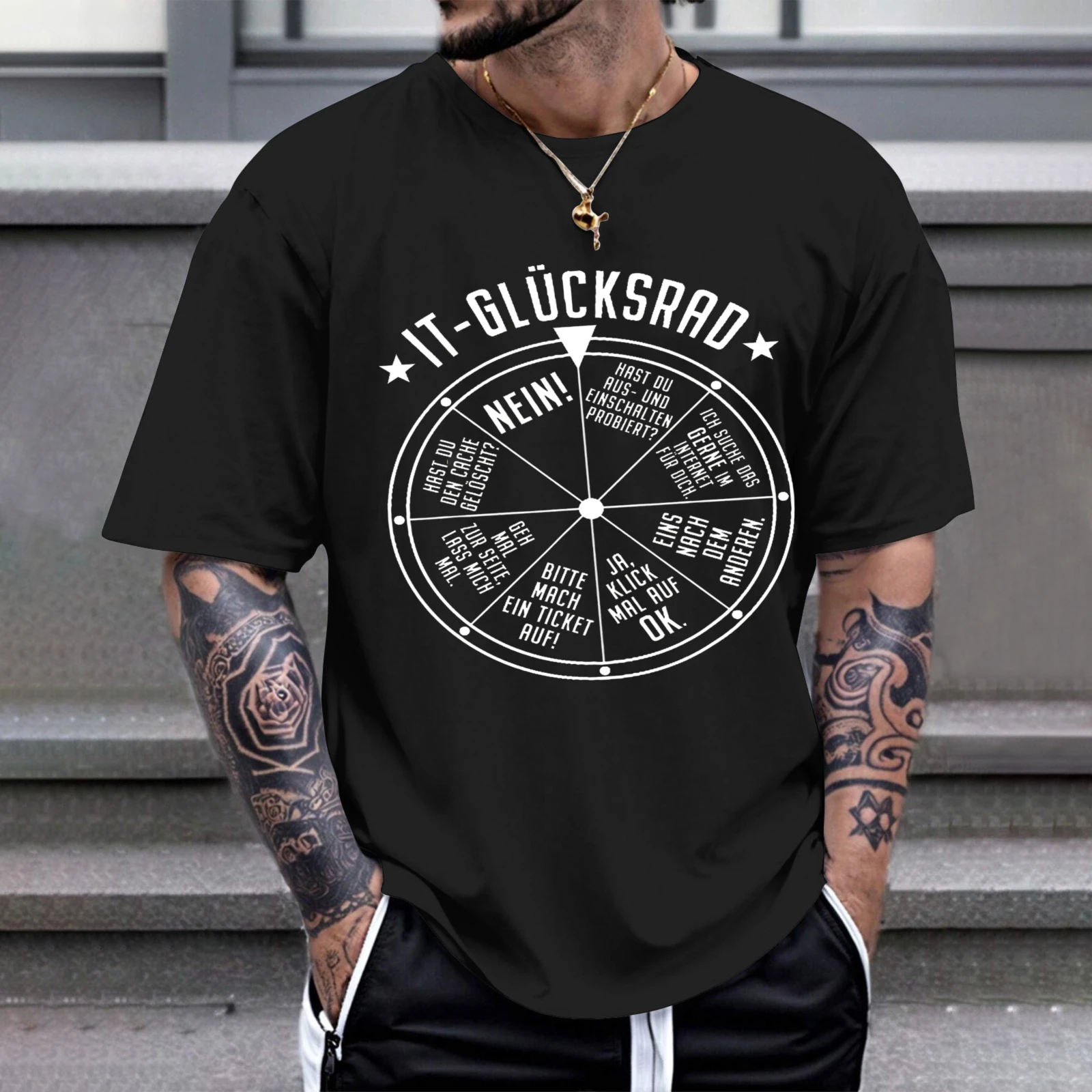 Herren-T-Shirt mit Glücksrad-Design, perfekt für Freizeitkleidung, Partys und Karneval-Outfits.