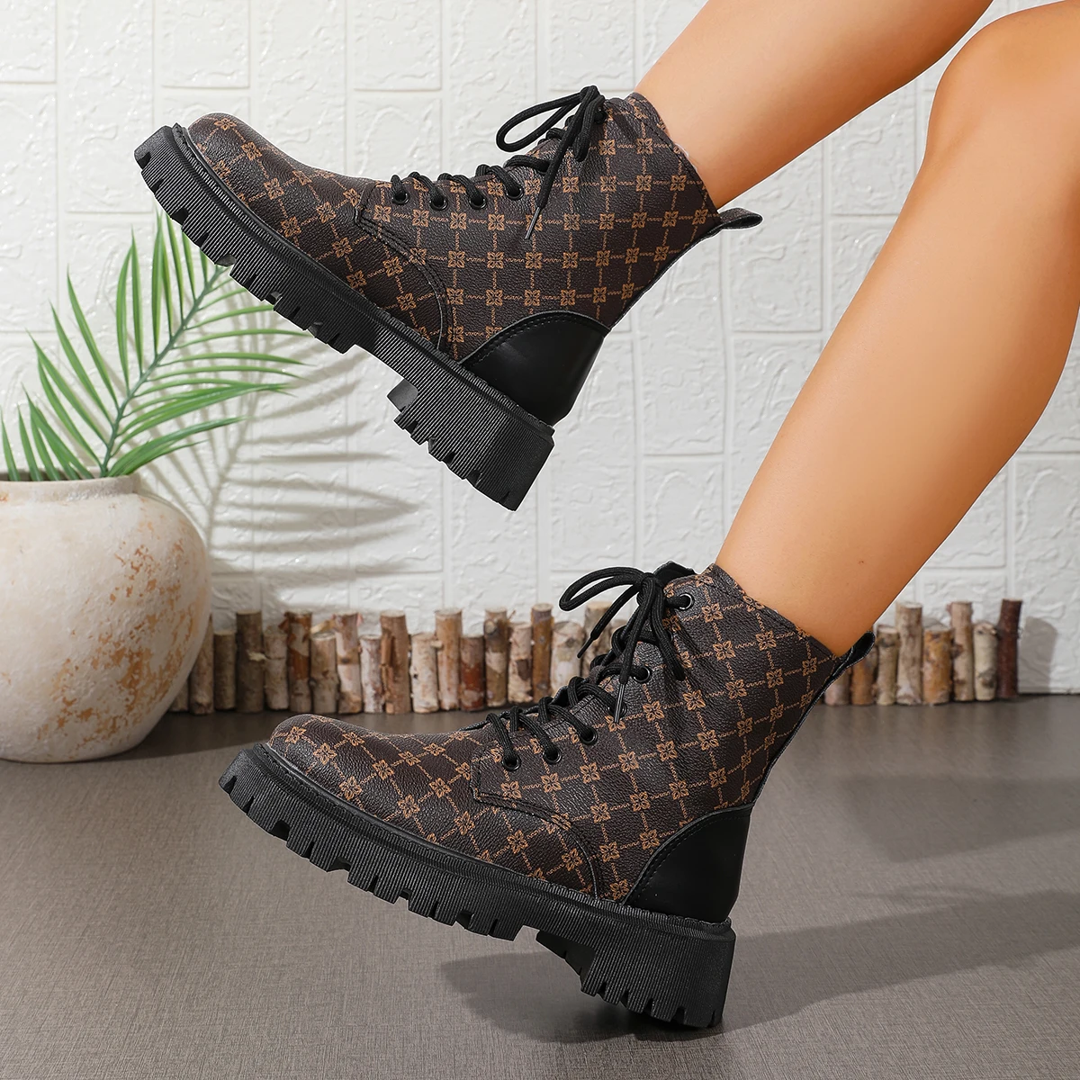 Women Punk Ankle Boots Platform Rose Design Motorcycle Boots Lace Up Block Heel Shoes Flat Comfortable Casual Outdoor Shoes