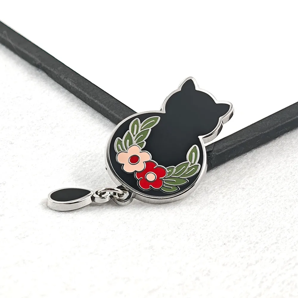 Niedliche Schwarze Katze Emaille-Pin Blumenkranz Anhänger-Brosche Kawaii Kätzchen Tropfenform Quasten-Abzeichen Tier-Reversnadel Schmuck Geschenk für Katzenliebhaber – Detail 7