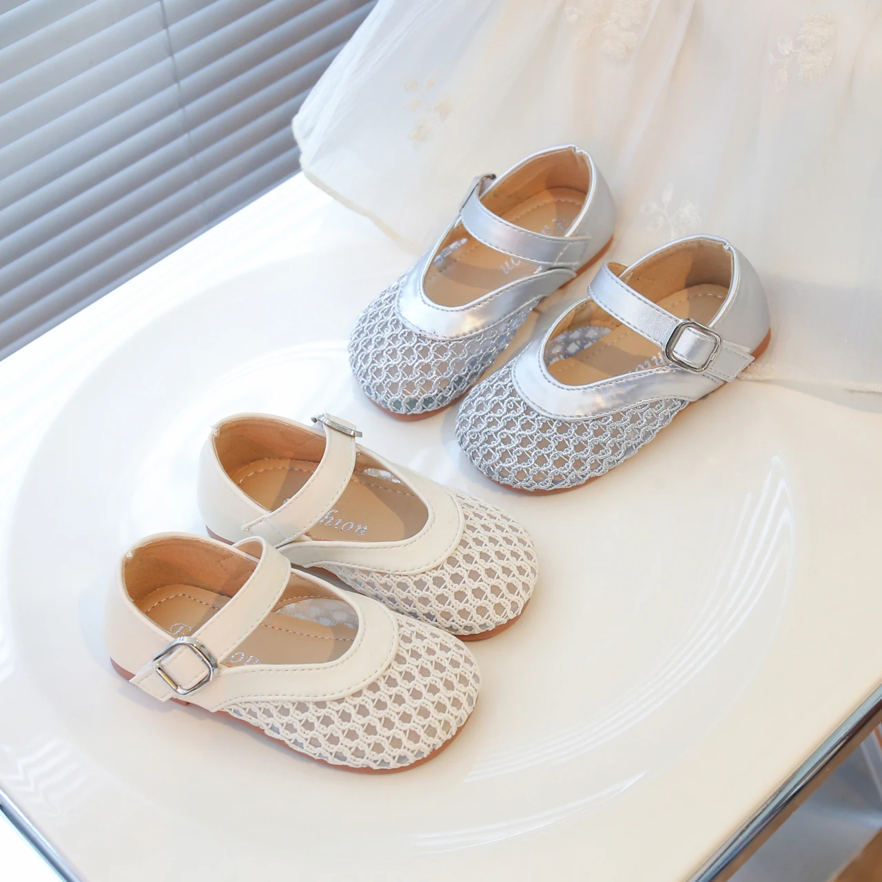 

Summer Sandals New Children's Sandals Girls Woven Hollow Fashion Princess Shoes Anti-kicking Flat Soft Bottom Baby Toddler Shoes
