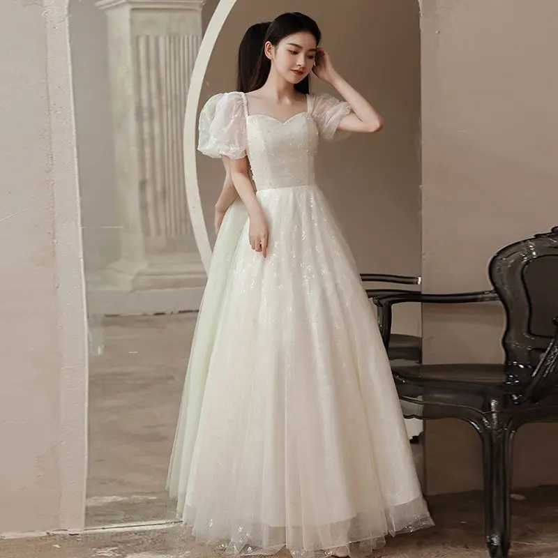 فستان سهرة أبيض متخصص نمط جديد مأدبة خرافية مزاجه الراقية نمط طويل الاجتماع السنوي استضافة فستان المرأة الربيع