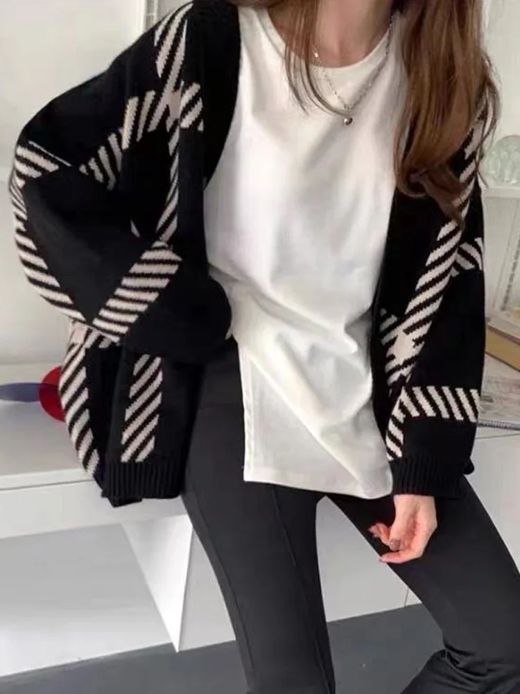 Nieuwe Herfst Winter Lange Mouw Gestreepte Trui Jas Vrouwen Mode Knoppen Gebreid Vest Kantoor Dame Casual Slanke Gebreide Kleding