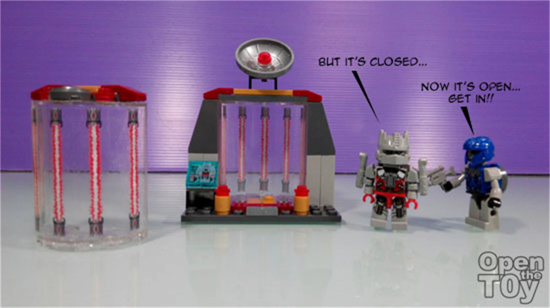 Hasbro Kre-O Transformers Black Bumblebee Cell Block Breakout Dinobot, Optimus Prime, una figura Vehicon e Bumblebee