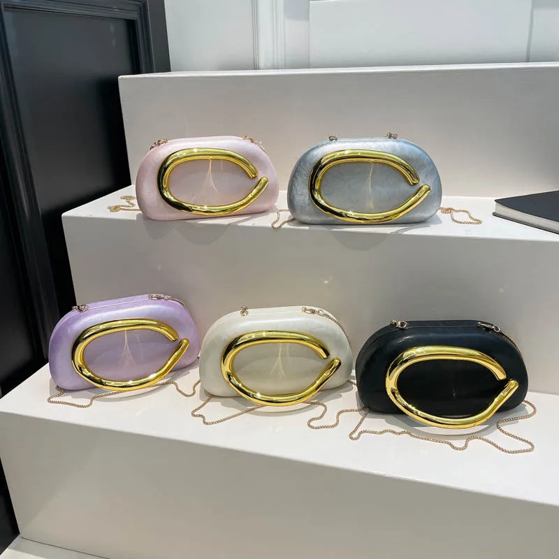 チェーンクロスボディバッグ 2025年新作 レディース 高級ソフトレザー クラッチバッグ おしゃれなホットガールスタイルバッグ どんなシーンにも