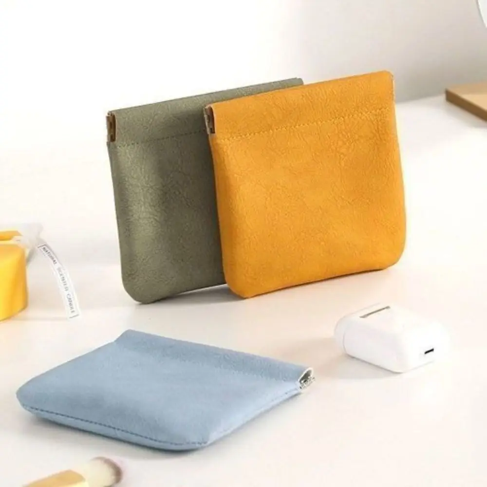 حقيبة أحمر الشفاه ذات الإغلاق التلقائي المحمولة البسيطة لتنظيم مستحضرات التجميل حقيبة مكياج للسفر من البولي يوريثان