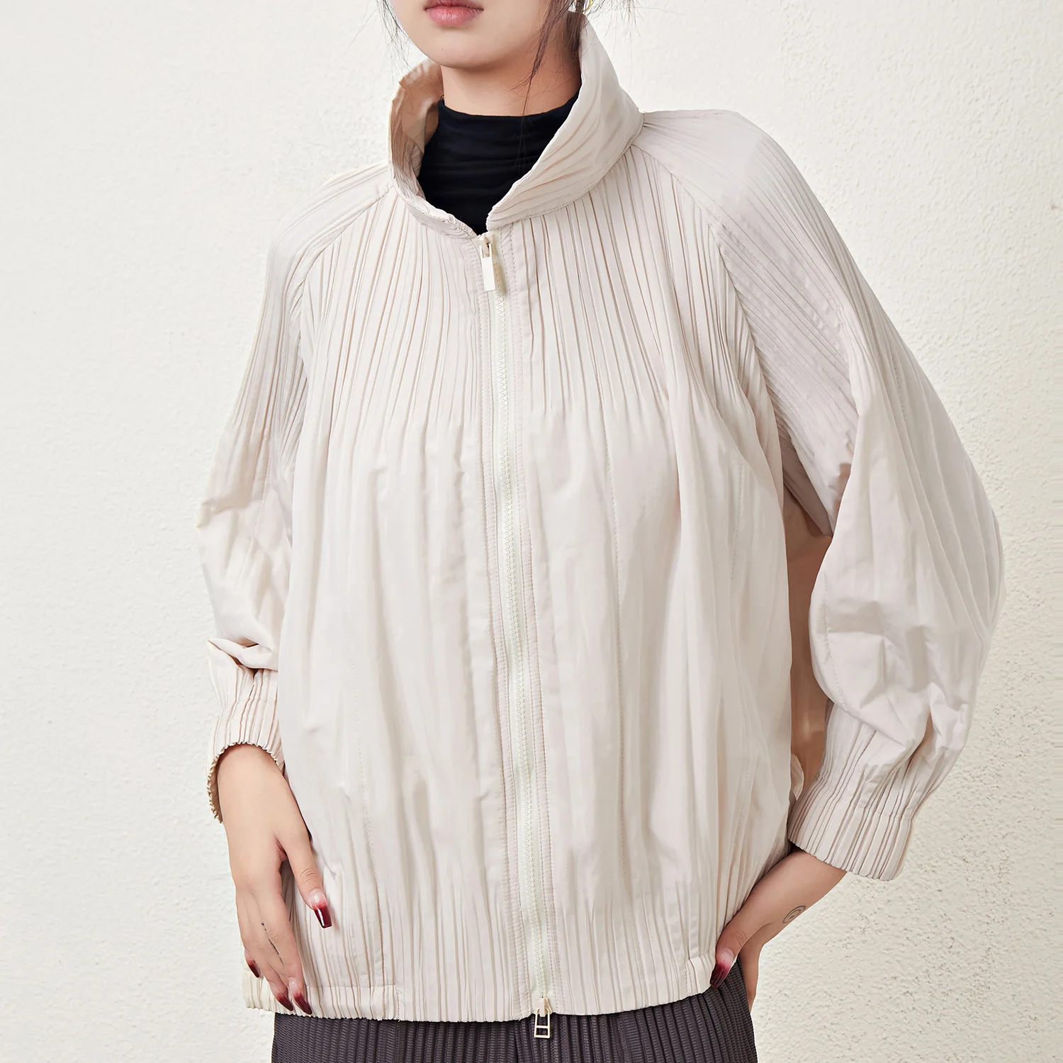 

Pleated Clothing Suppliers High Quality Miyake Pleated Jacket New Zipper Loose Casual Style Winter Jackets for Women