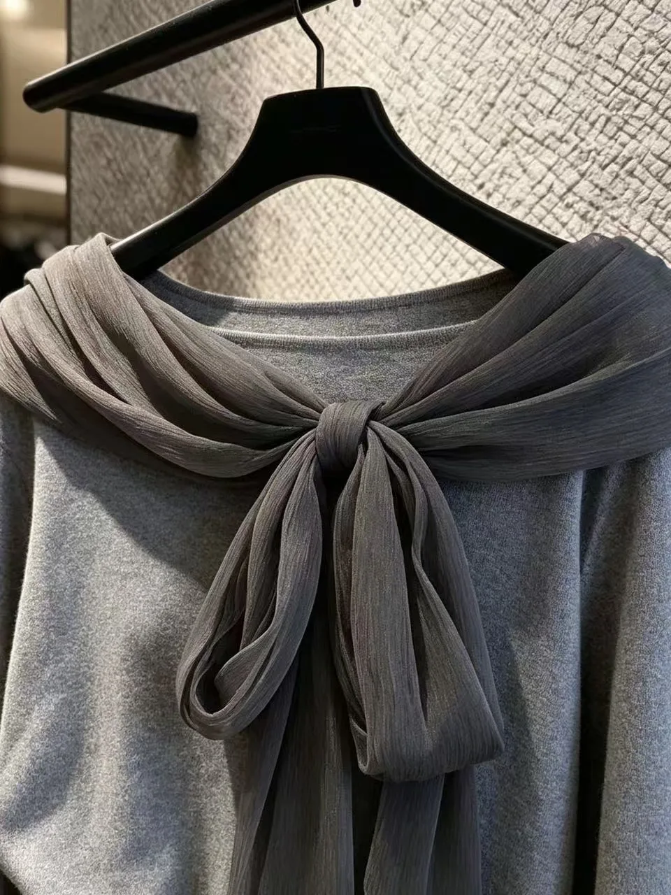 French Style Long Sleeve T-Shirt Women's Autumn 2026 Unique  Knot Base Top Not Repeating Simple Young Looking