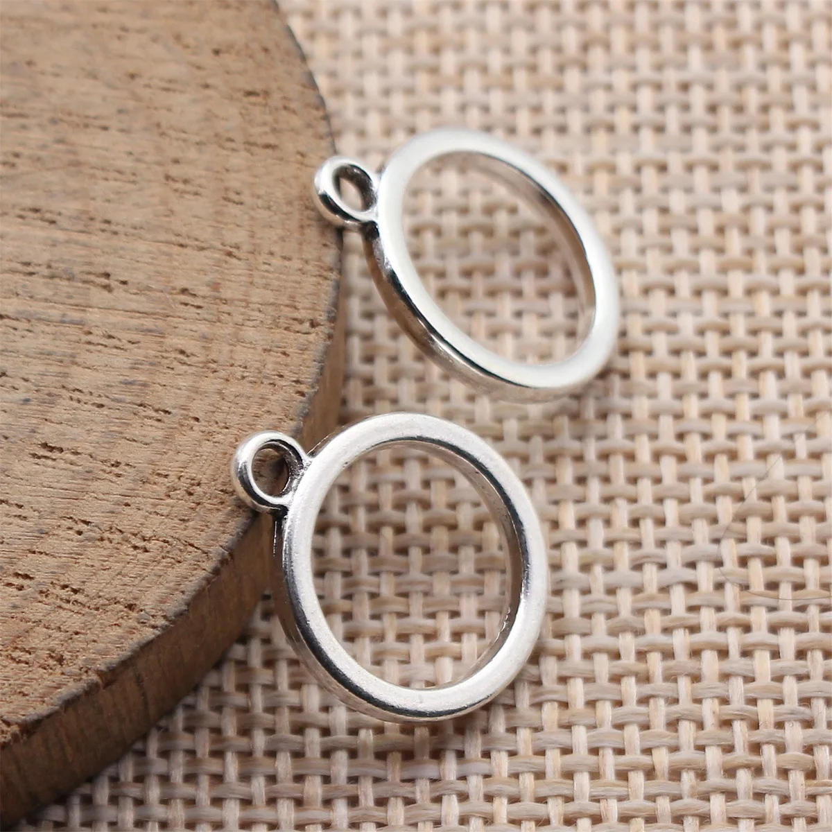 40pcs 19x15mm(0.75x0.59inch) Antique Silver Color Simple Geometric Hollowed Out Circular Charms DIY Jewelry Making Accessories