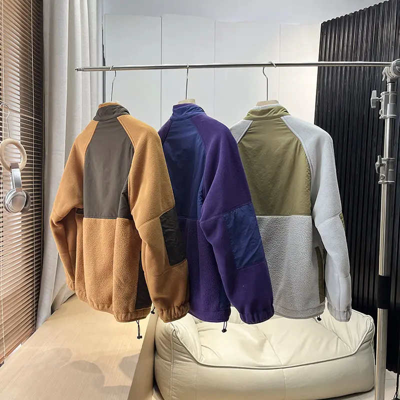 Für den Outdoor-Einsatz im Herbst und Winter ist dieser doppelseitige, warme, dicke, locker geschnittene Mantel mit Stehkragen sowohl für Männer als auch für Frauen geeignet. – Detail 2